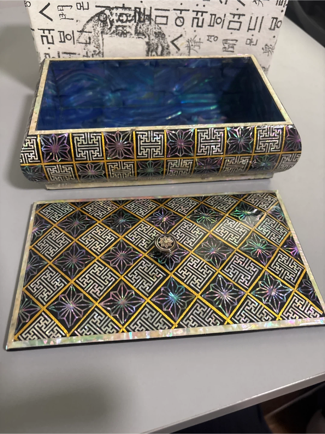 New In-ho Park Lacquerware Mother of Pearl Box - photo 3