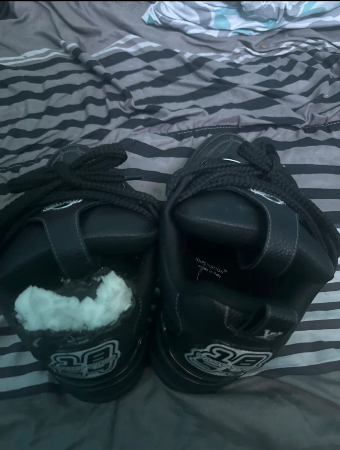 Damages Louis Vuitton Black Sneakers - photo 2