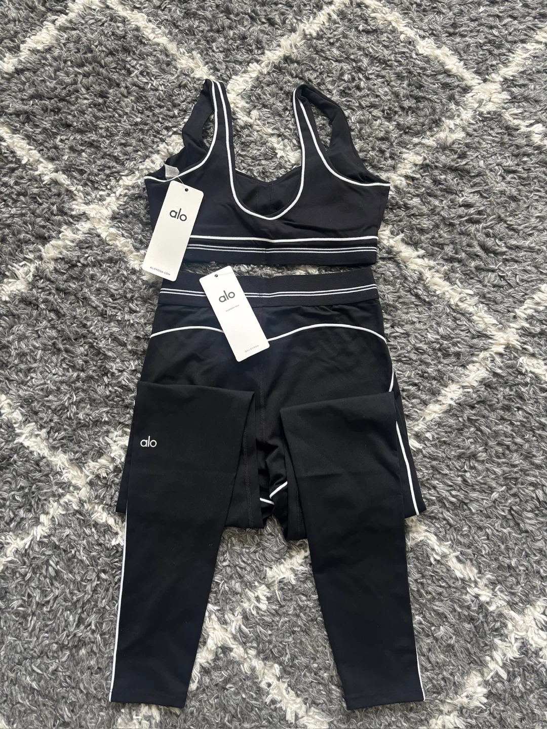 Alo Yoga Set - photo 2
