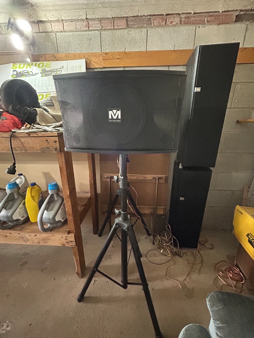 A pair Better Music Builder CS-500 PA Speaker