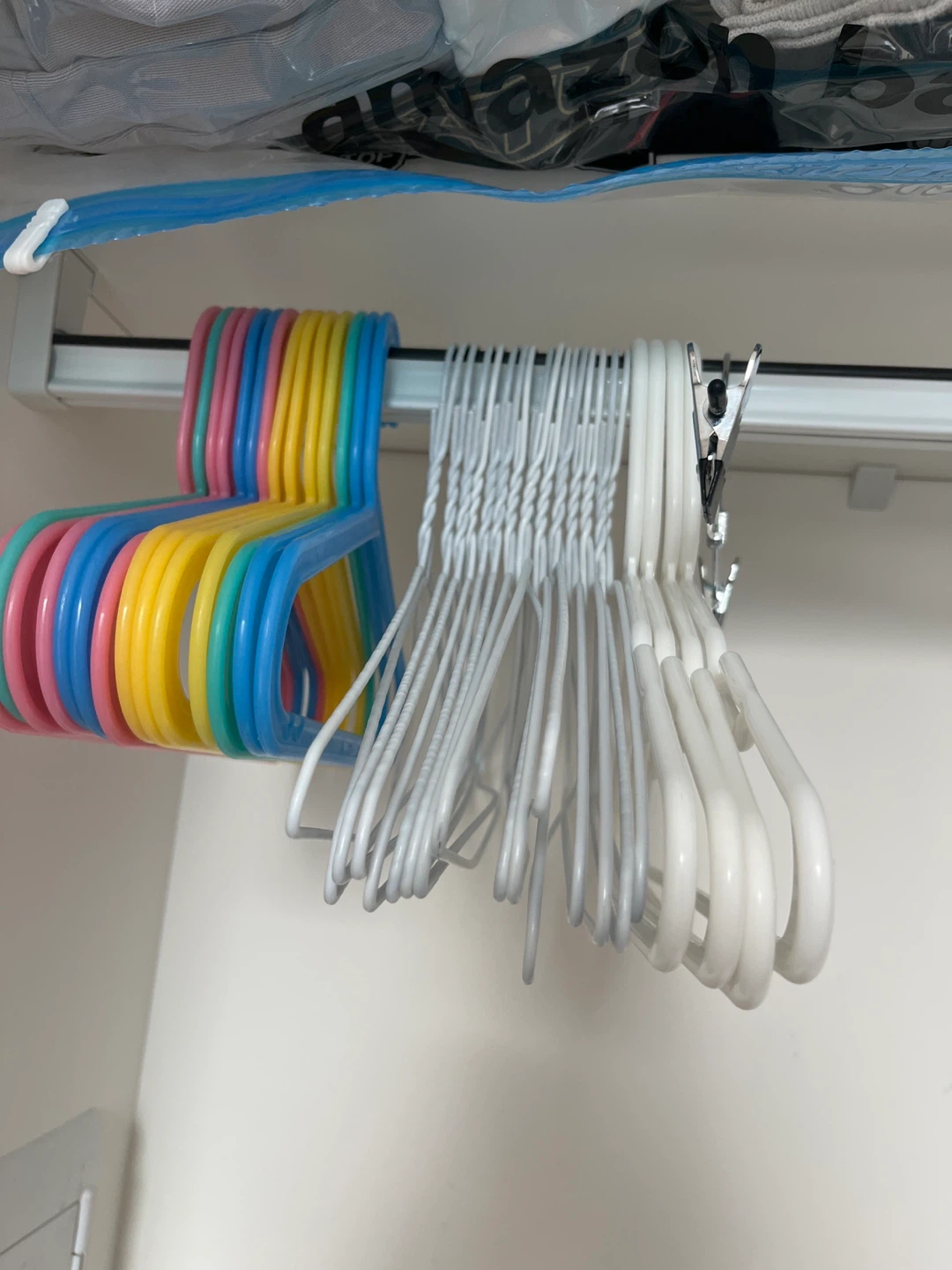 Set of 25 Clothes Hangers