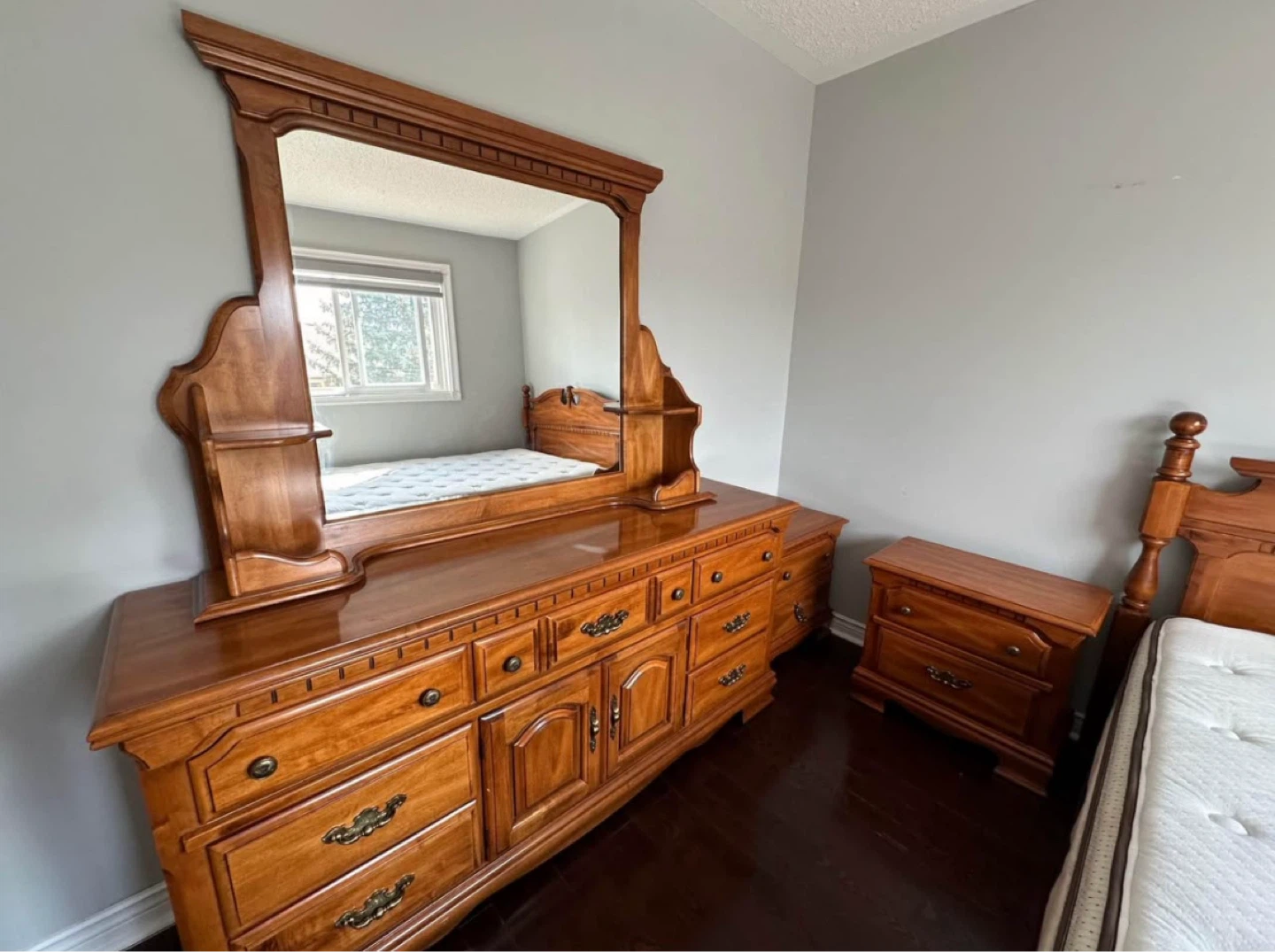 Wooden queen size bedset - photo 3