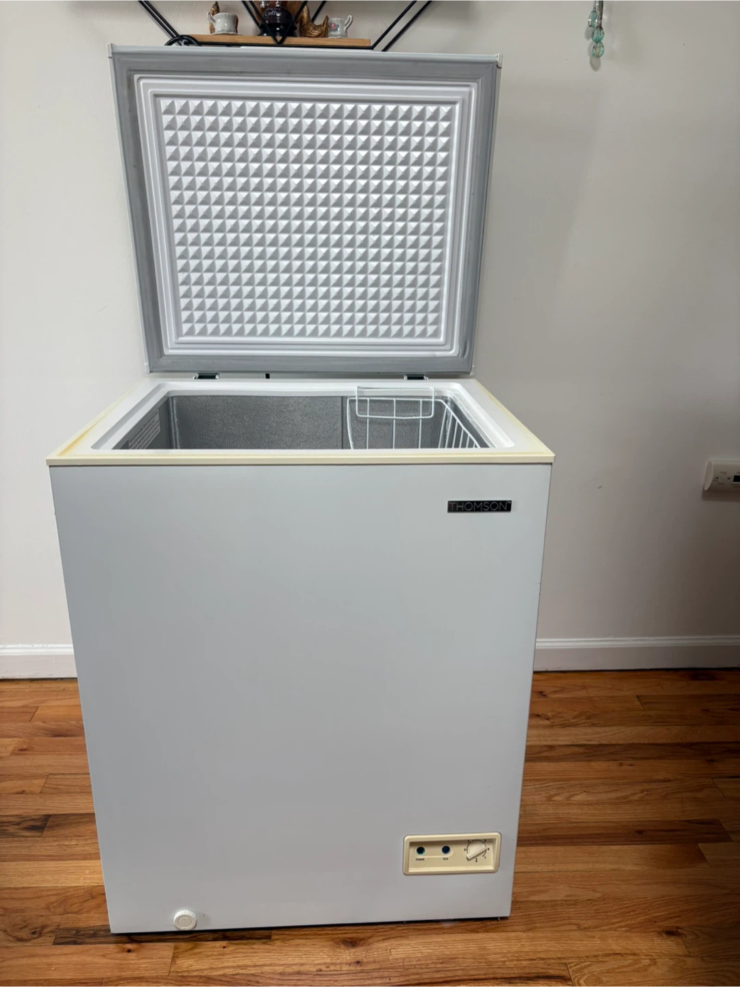 Thomson Chest Freezer - photo 3