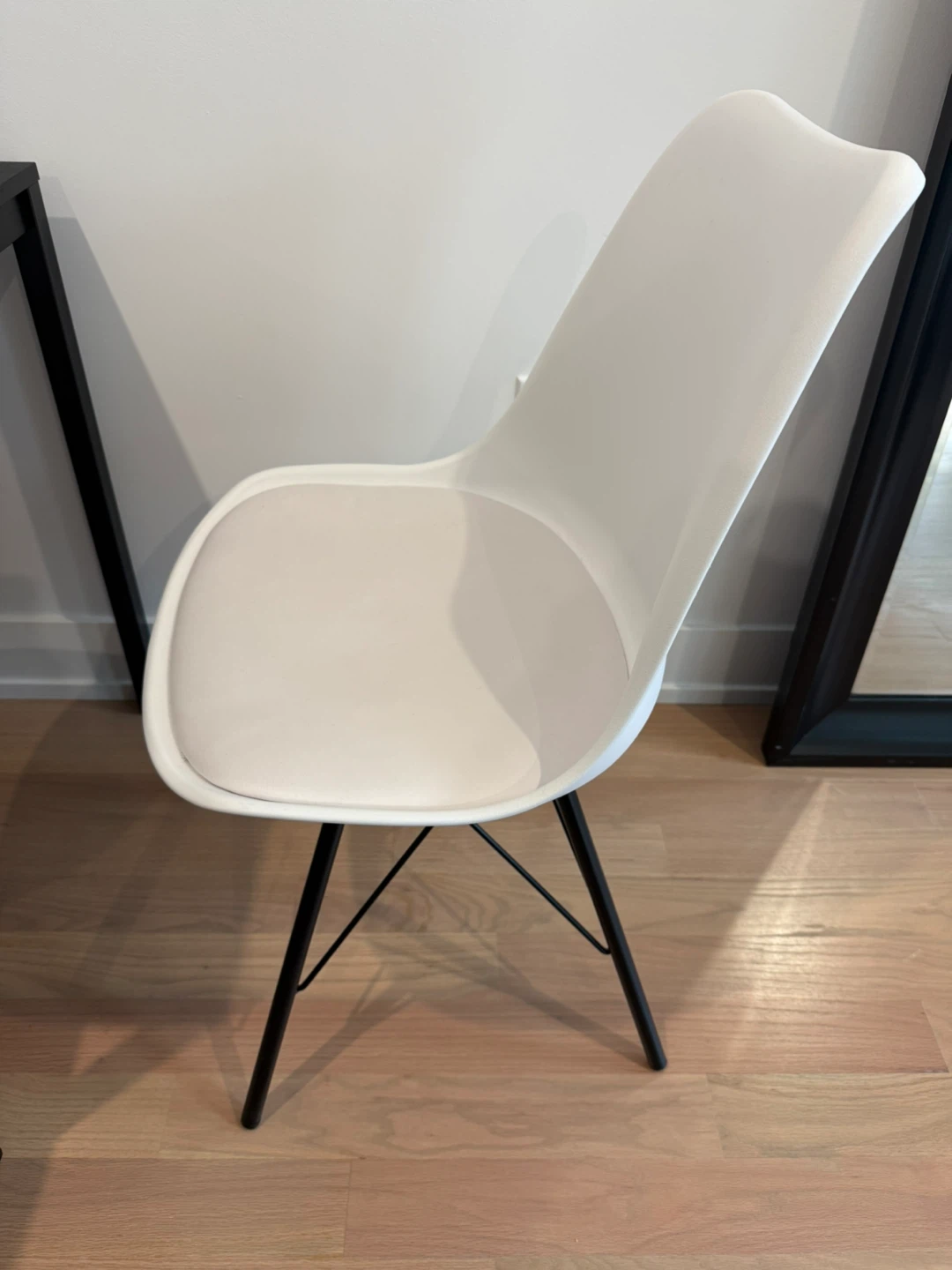 MOVING SALE - Black Dining Table Set with 4 White Chairs - photo 3