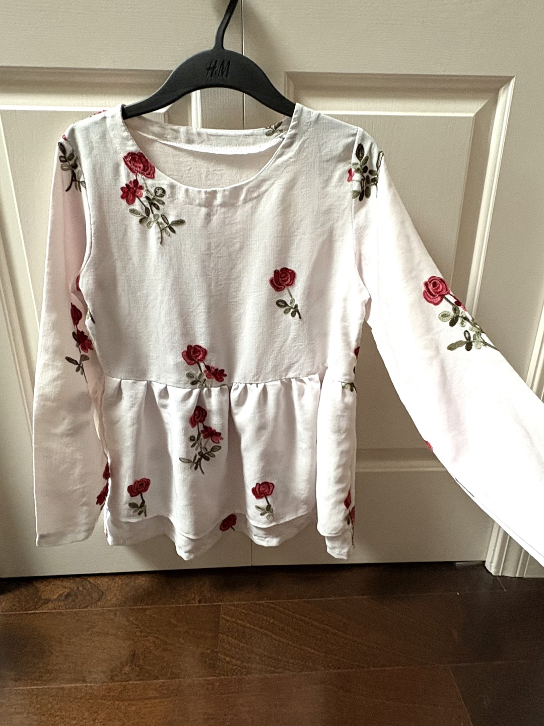 H&M White Peplum Top with Rose Embroidery - photo 2