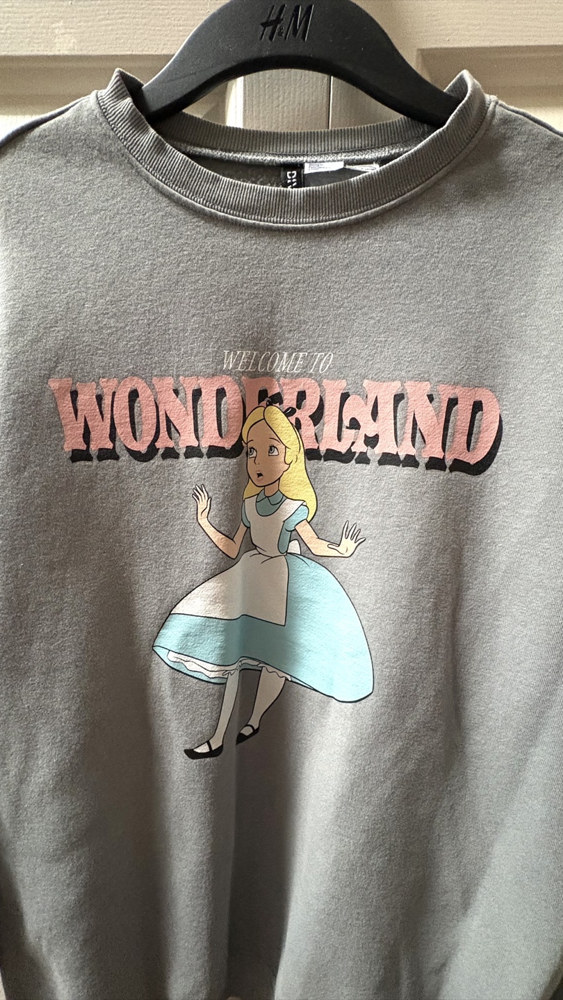 H&M Divided Disney Alice in Wonderland Sweatshirt - photo 2