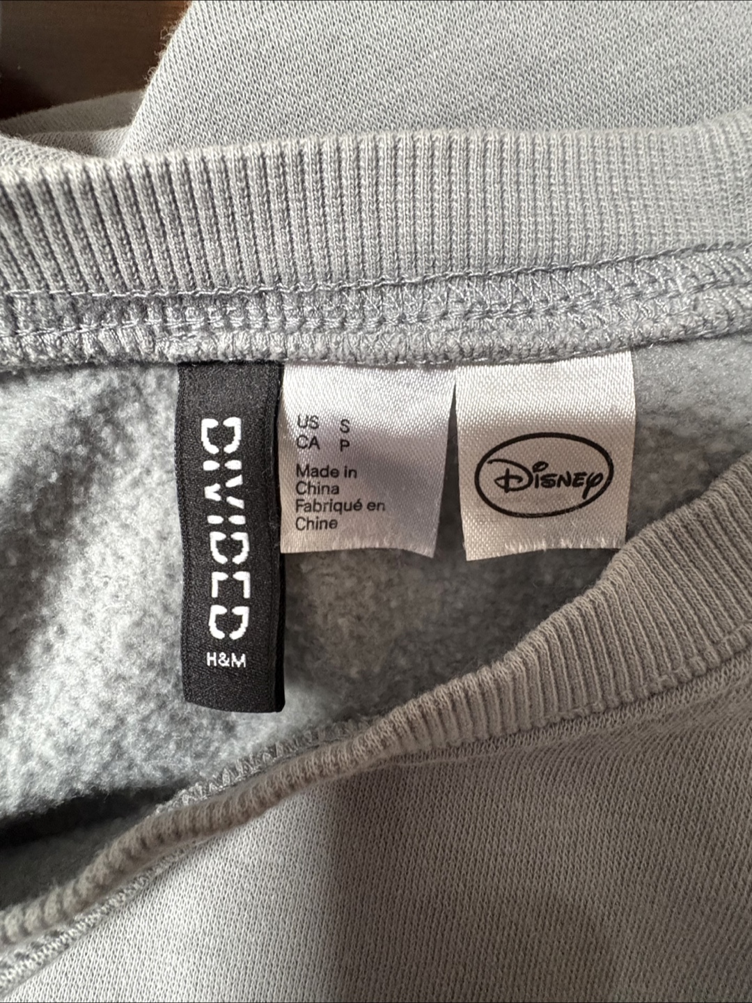 H&M Divided Disney Alice in Wonderland Sweatshirt - photo 3