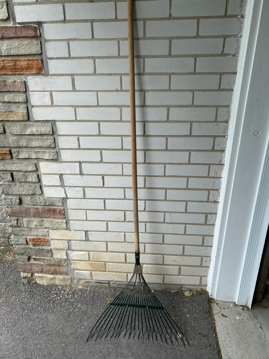 Leaf Rake with Wooden Handle
