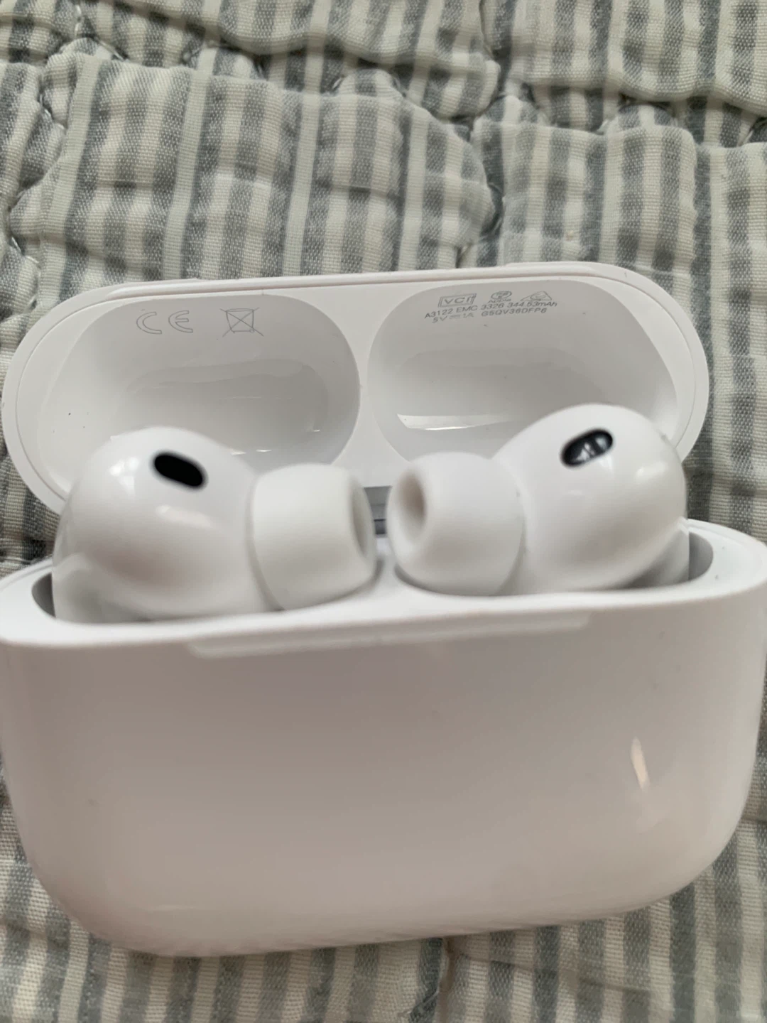Apple AirPods Pro (3rd Generation) with Charging C ase - photo 2