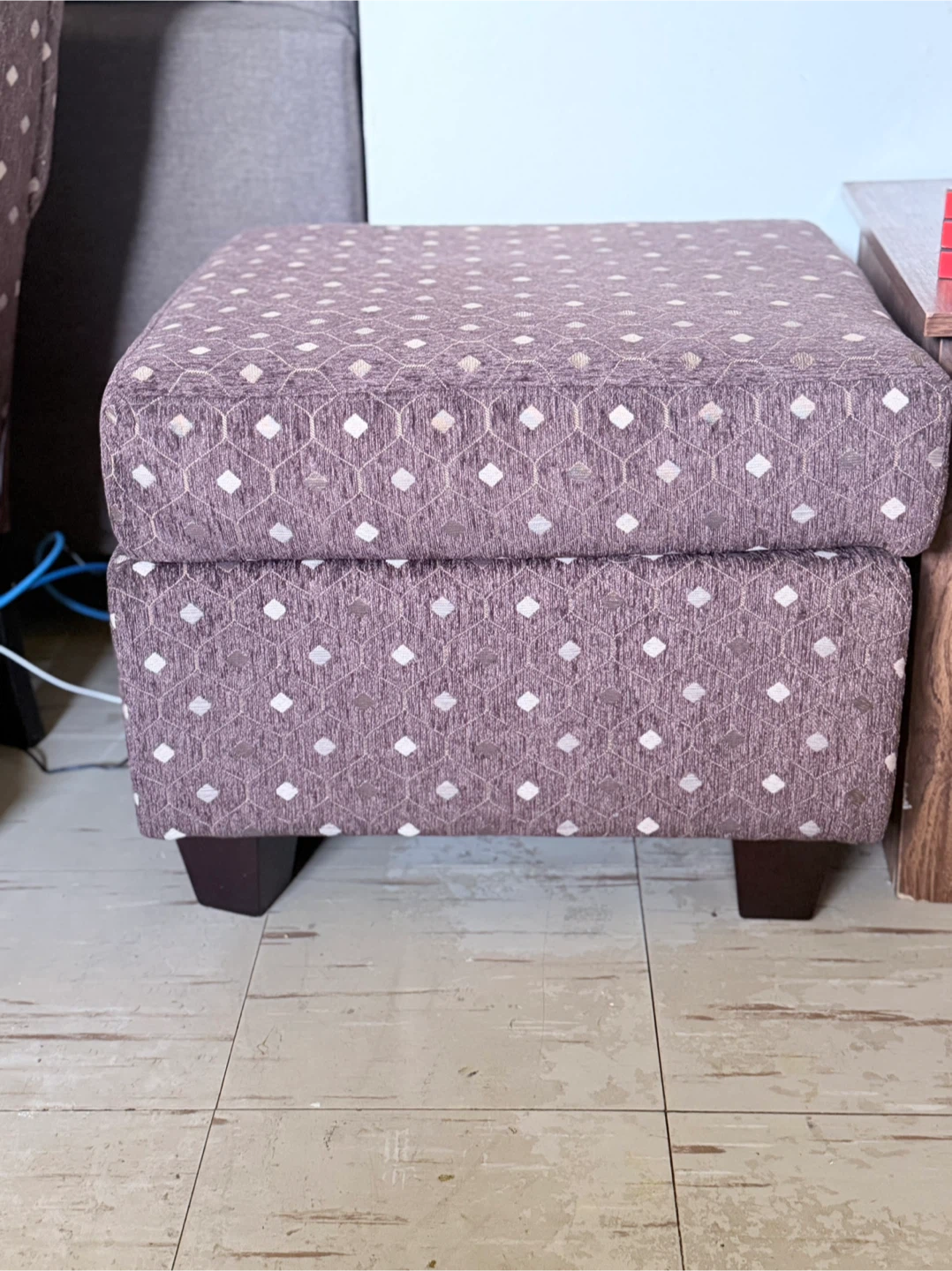 Chair with ottoman - photo 2