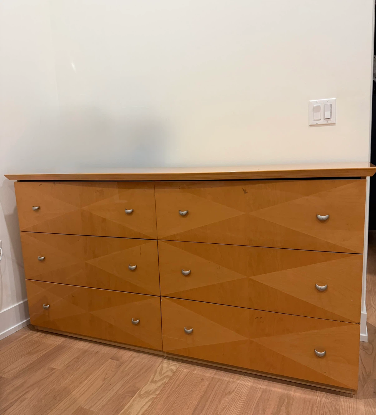 Wood Dresser with 6 Drawers