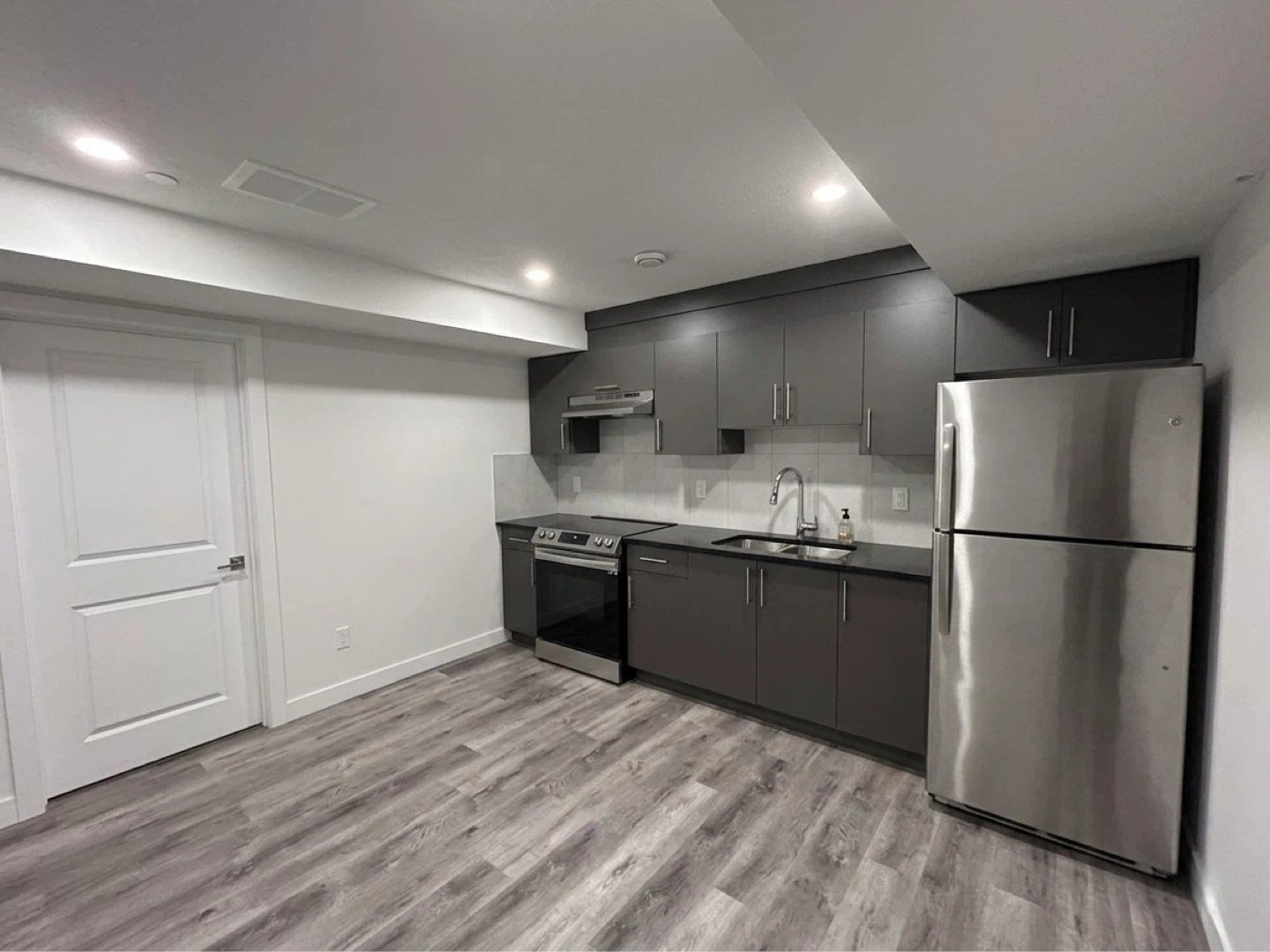 Basement for rent - photo 5
