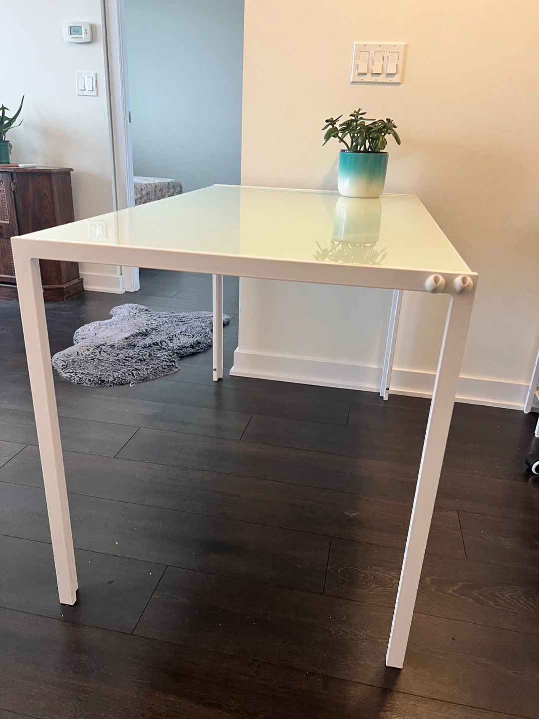 White Metal Frame Desk with Frosted Glass Top