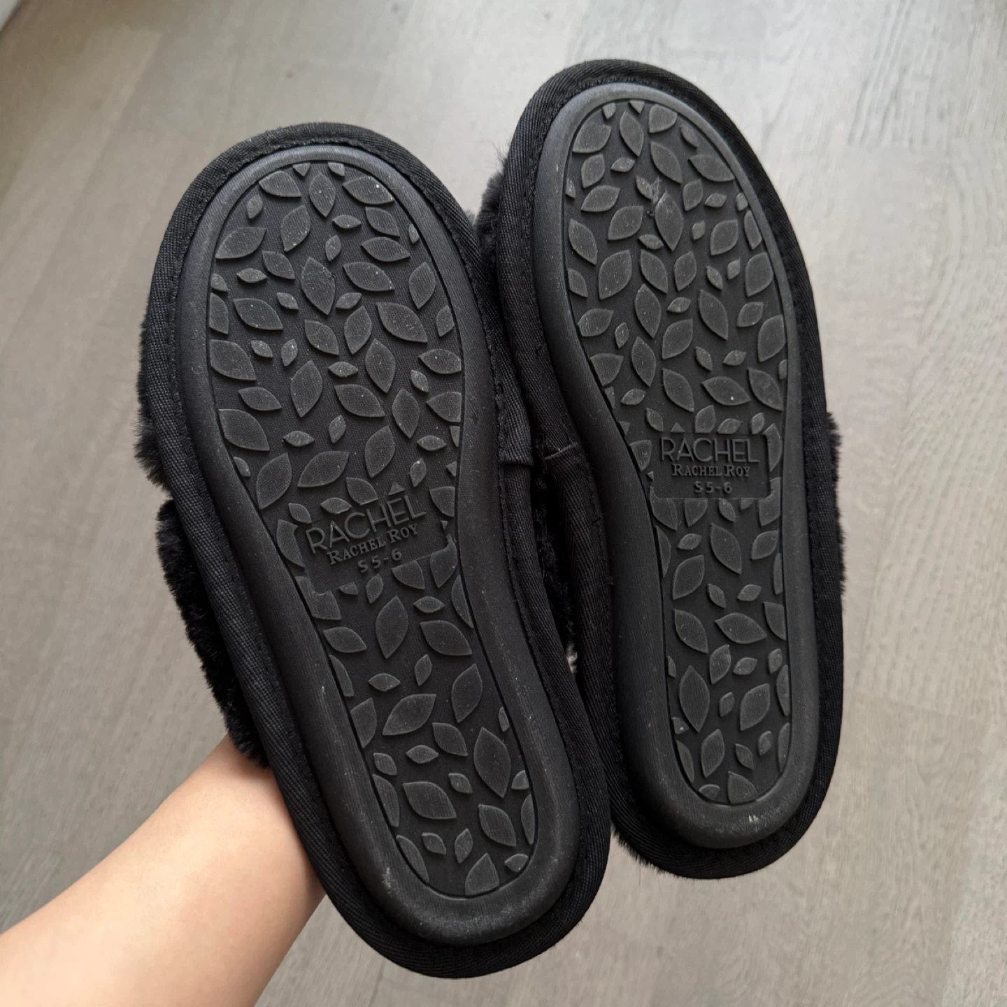 Brand new: Rachel Roy Black Faux Fur Slippers - photo 3