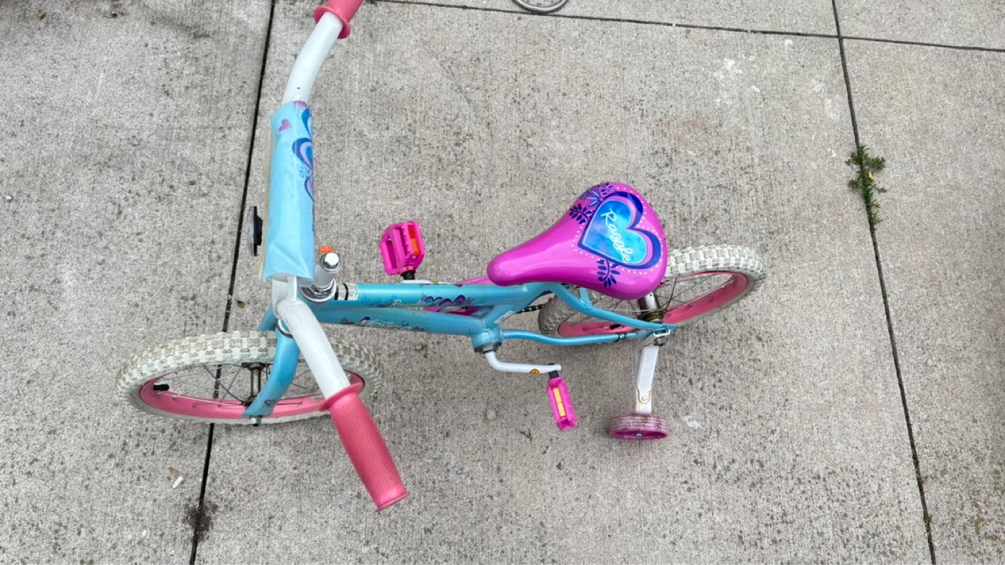 Movella Kids Bike - Blue and Pink