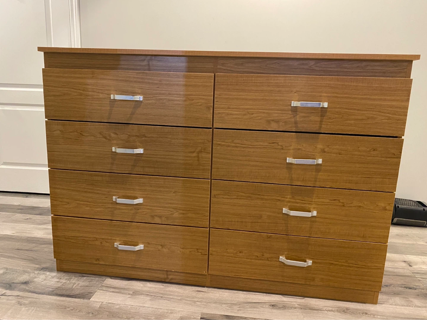 Eight-drawer dresser