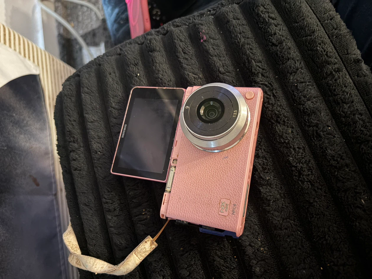 Samsung NX Mini Pink Camera
