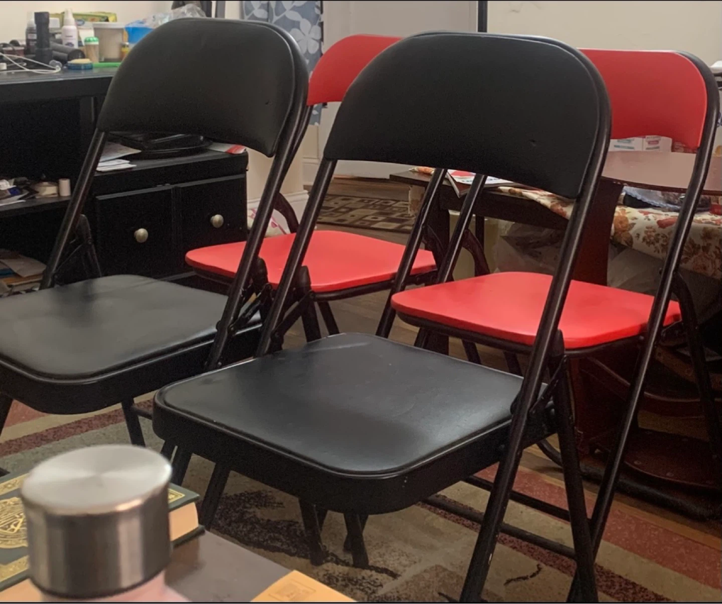 Set of 4 Folding Chairs - 2 Red, 2 Black