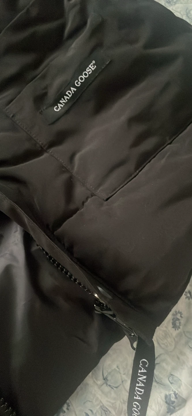 Canada Goose Vest - Black - M/L sizing - photo 4