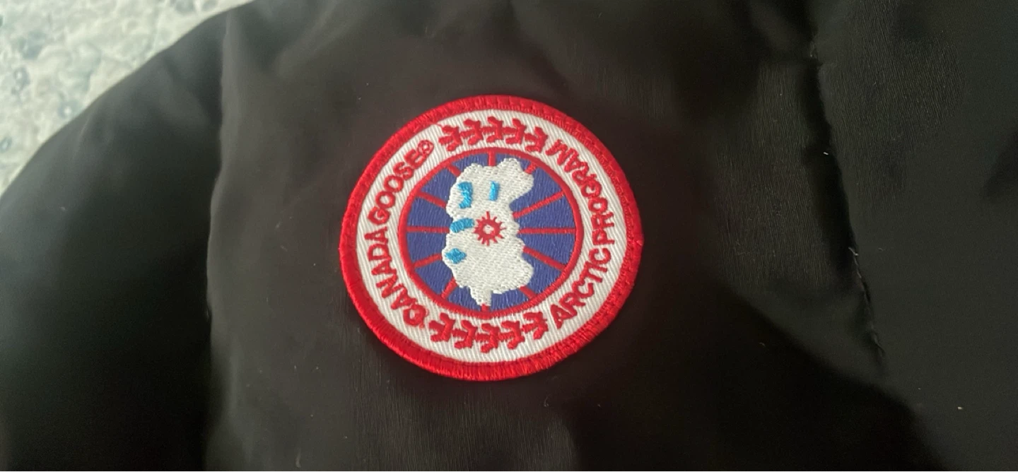 Canada Goose Vest - Black - M/L sizing - photo 3
