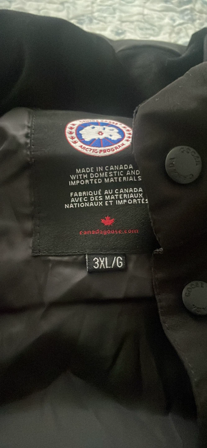 Canada Goose Vest - Black - M/L sizing - photo 2
