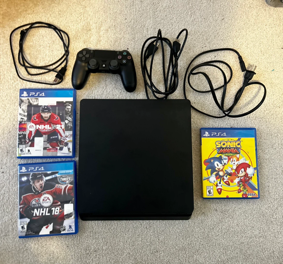 PS4 SLIM 1TB + Controller + 3 games + All cords