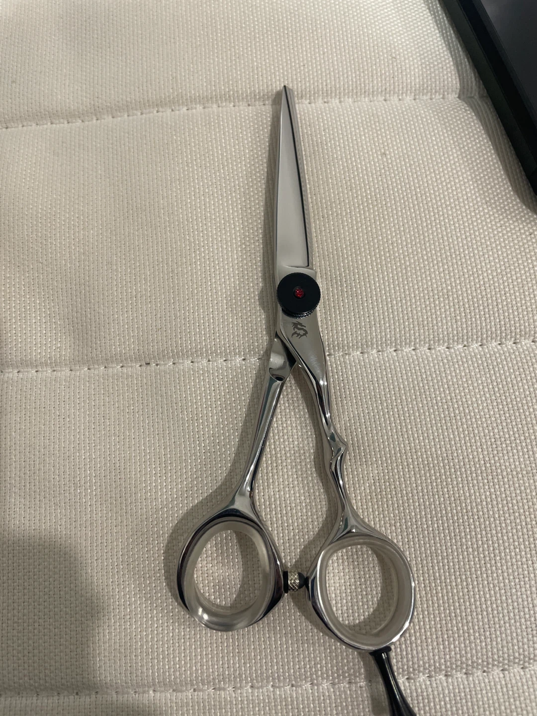 Haircutting scissors