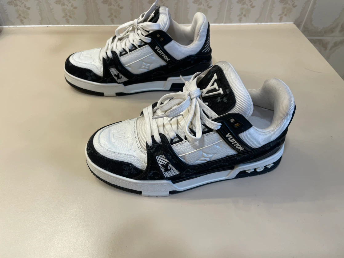 Louis Vuitton "LV Trainer" Sneakers - Black/White