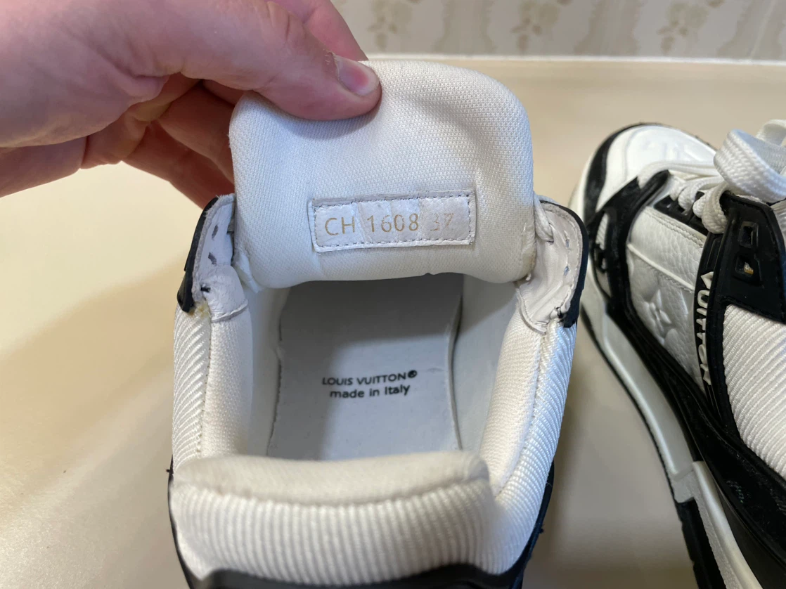 Louis Vuitton "LV Trainer" Sneakers - Black/White - photo 5
