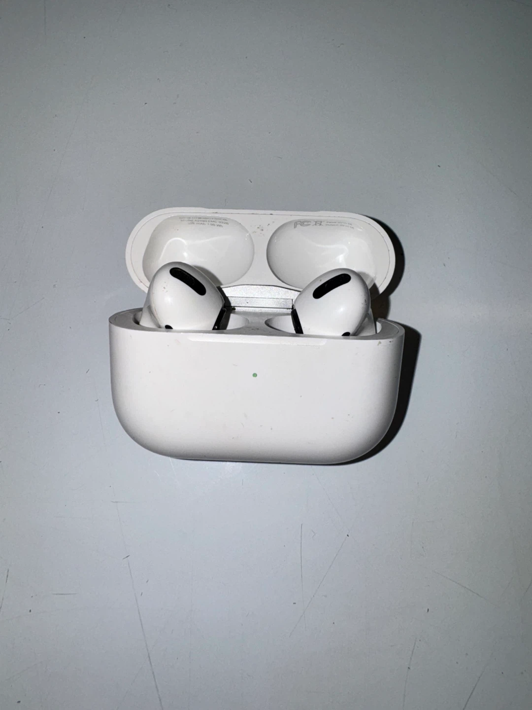Apple AirPods Pro Wireless Charging Case - photo 5