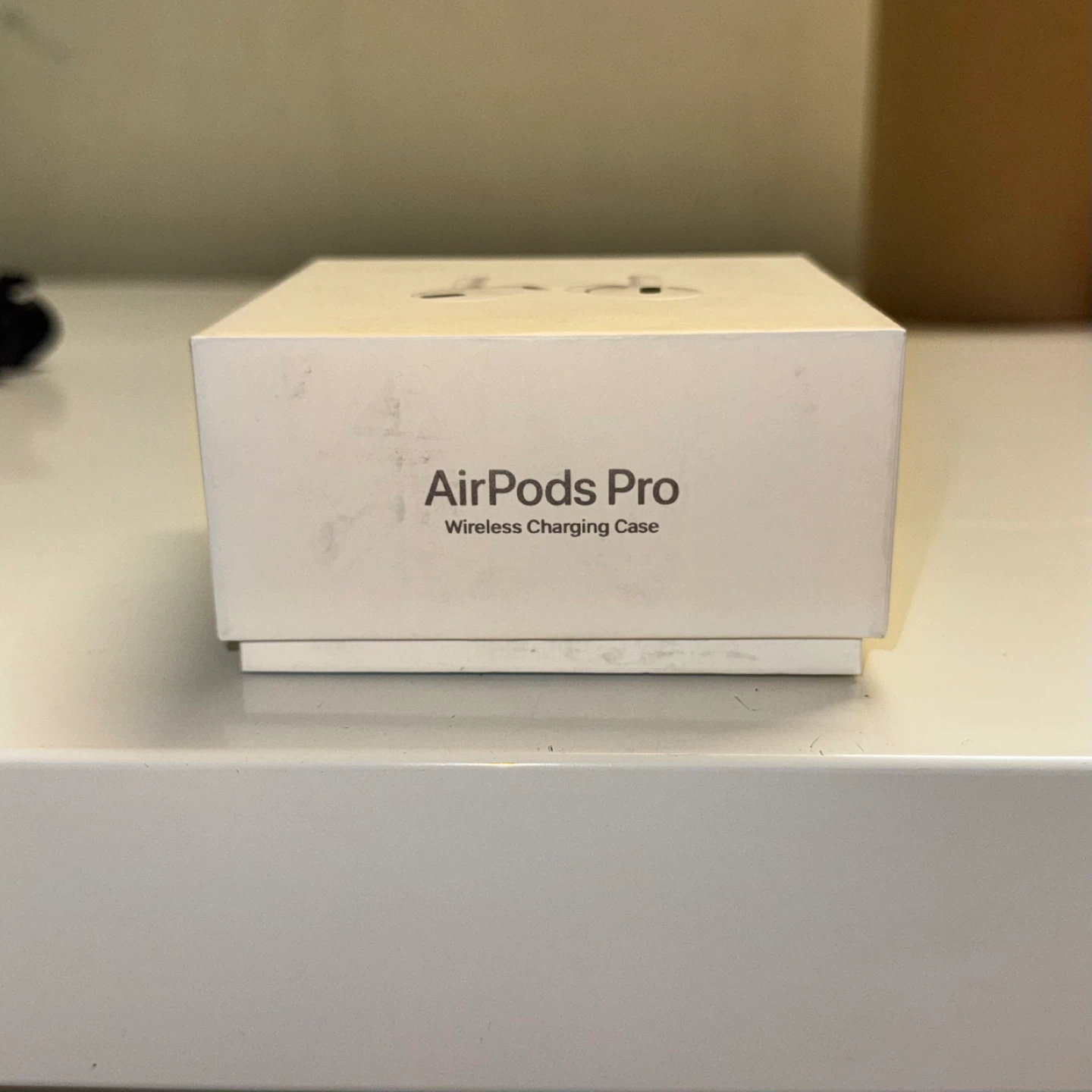 Apple AirPods Pro Wireless Charging Case - photo 4