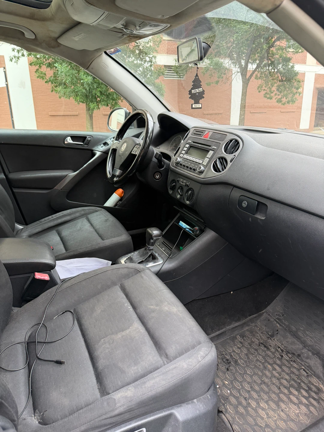 2009 Volkswagen Tiguan · 2.0T LE Sport Utility 4D - photo 3