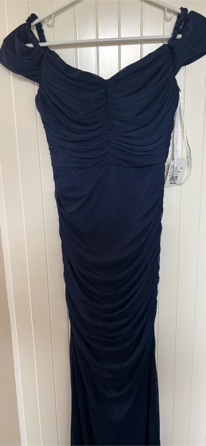 Navy Blue Ruched Off-the-Shoulder Gown ( Brand new ) - photo 2