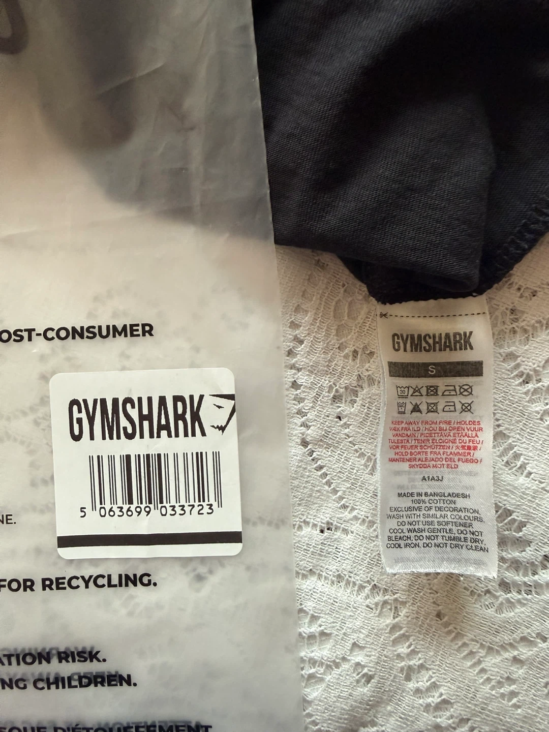 Gymshark Men’s Crest T-Shirt - (Small) 100% Authentic - photo 3