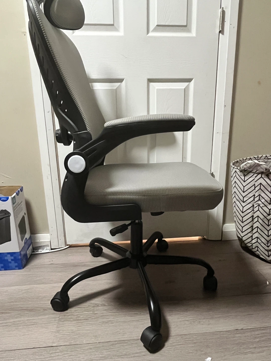 Ergonomic Mesh Office Chair with Headrest - photo 2