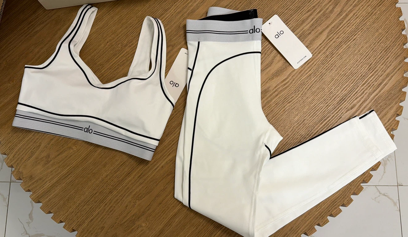 Alo Yoga Sports Bra and Leggings Set