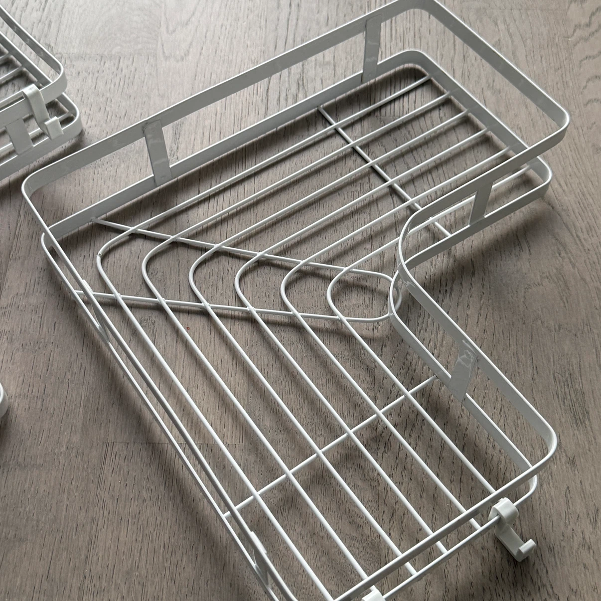 Set of 2 White Metal Corner Shelves - photo 3