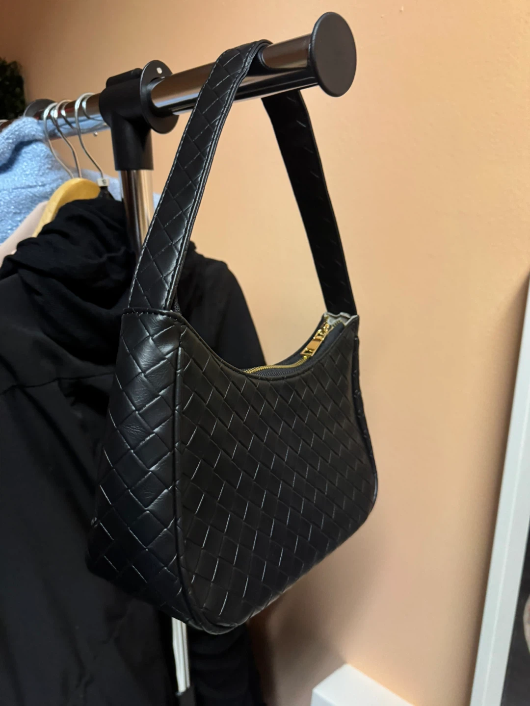Red shoulder bag - photo 4