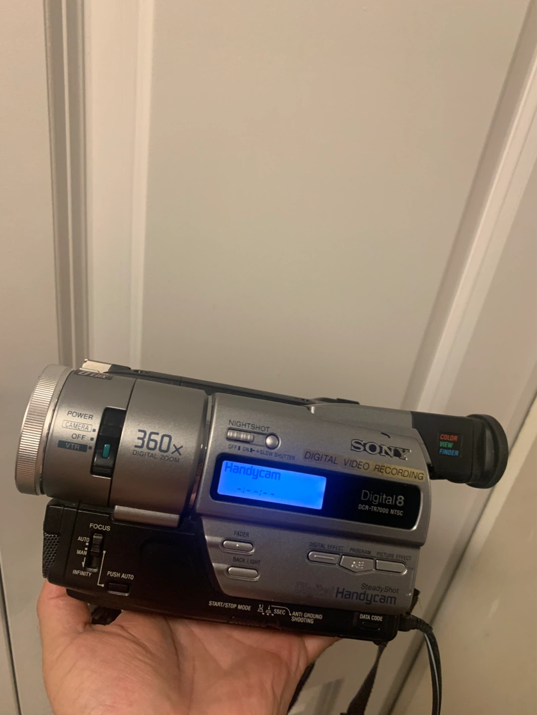 Sony Digital 8 Handycam DCR-TR7000 Camcorder - photo 2