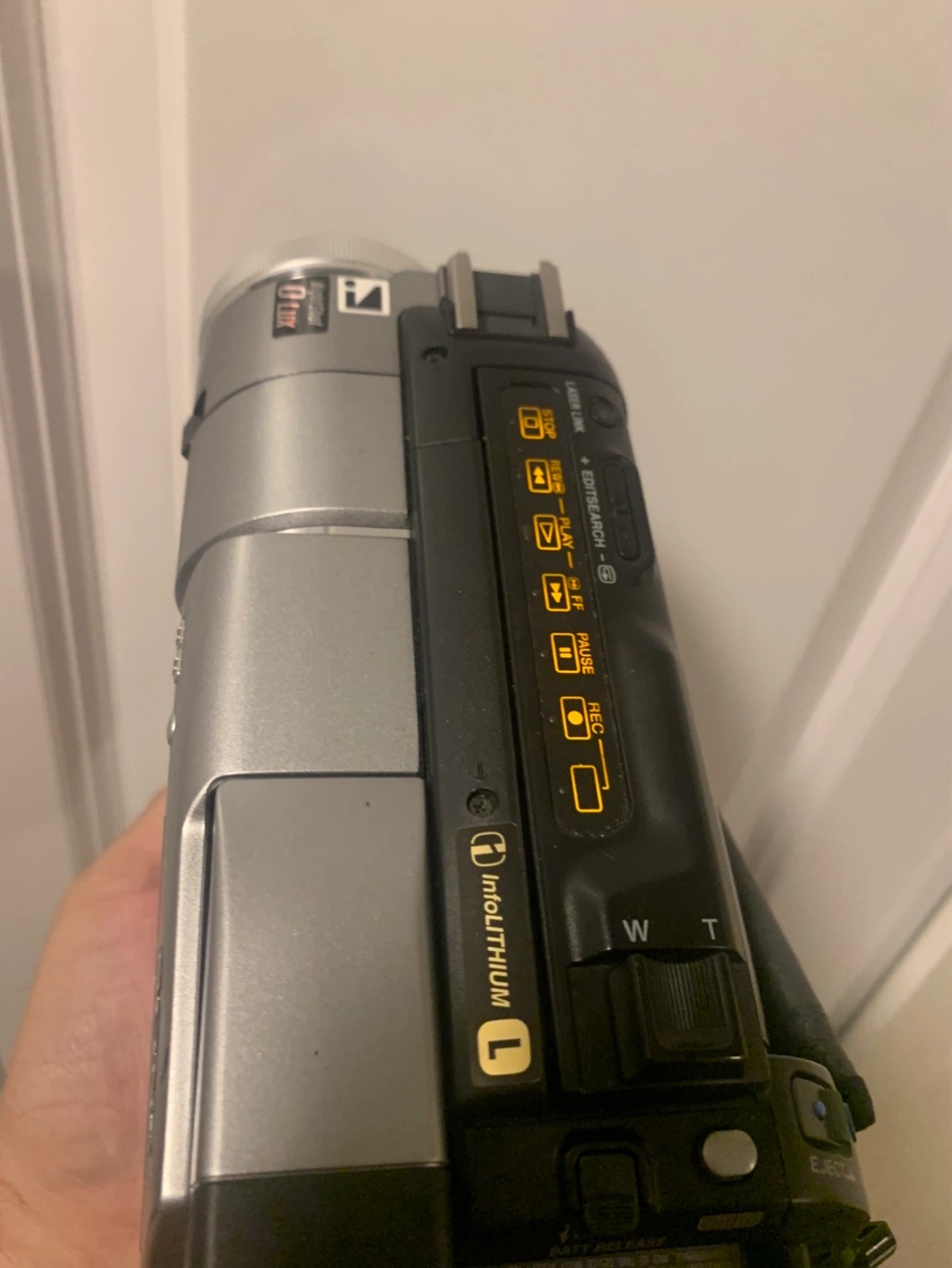 Sony Digital 8 Handycam DCR-TR7000 Camcorder - photo 4