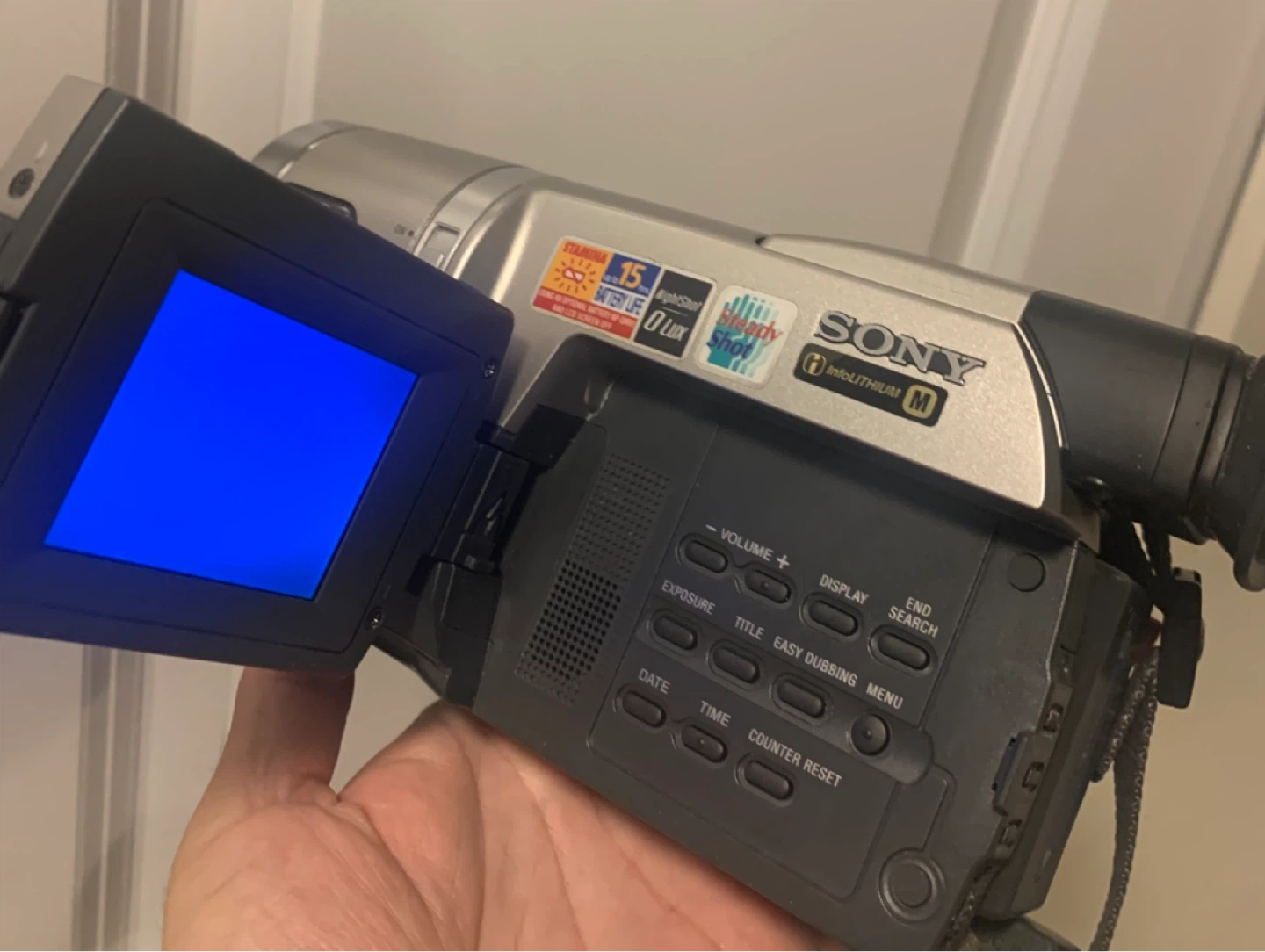 Sony Handycam Vision videoHi8 CCD-TRV308 NTSC Camcorder - photo 2
