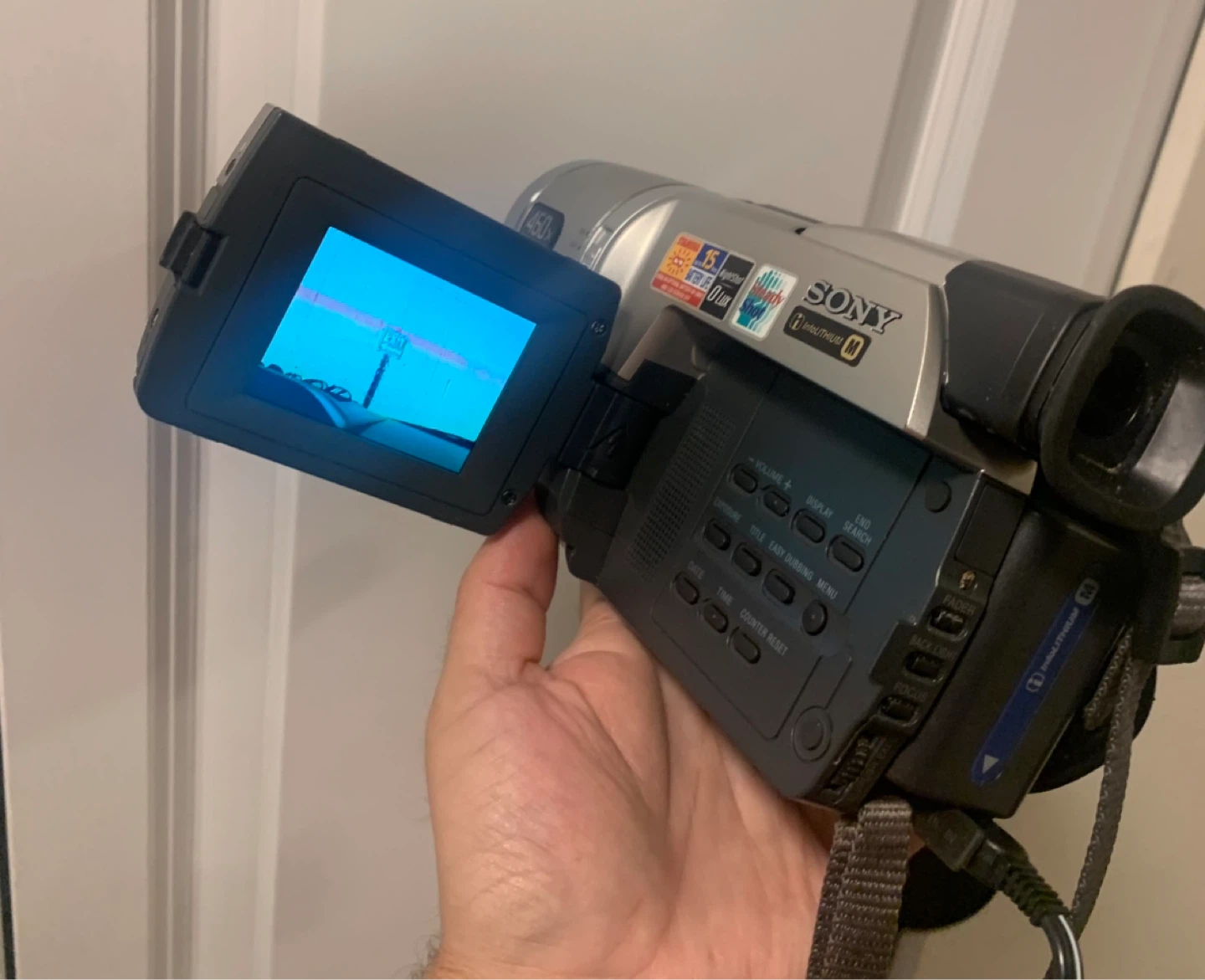Sony Handycam Vision videoHi8 CCD-TRV308 NTSC Camcorder - photo 5