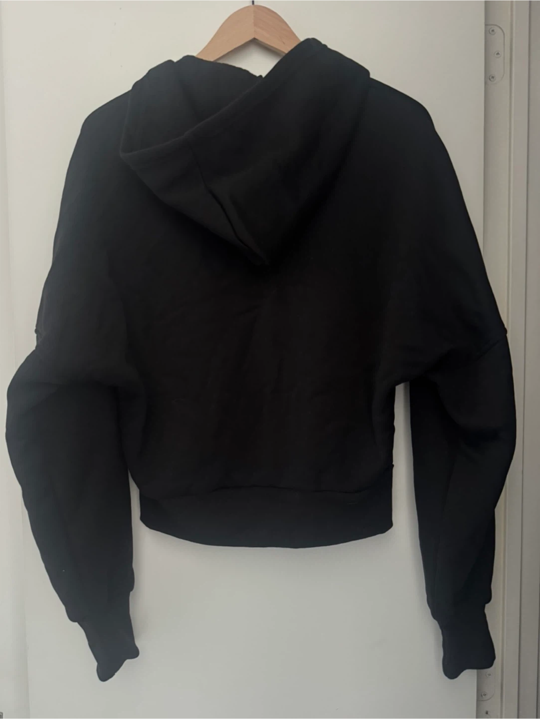 LIKE NEW oversized black hoodie with gold trim size medium ⚽️ - photo 2