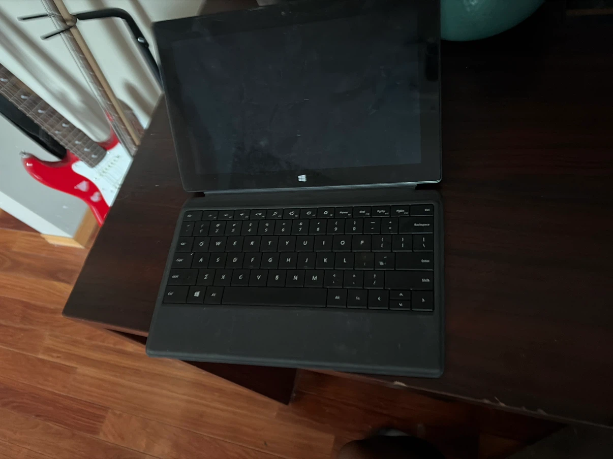 Used Microsoft surface - photo 2