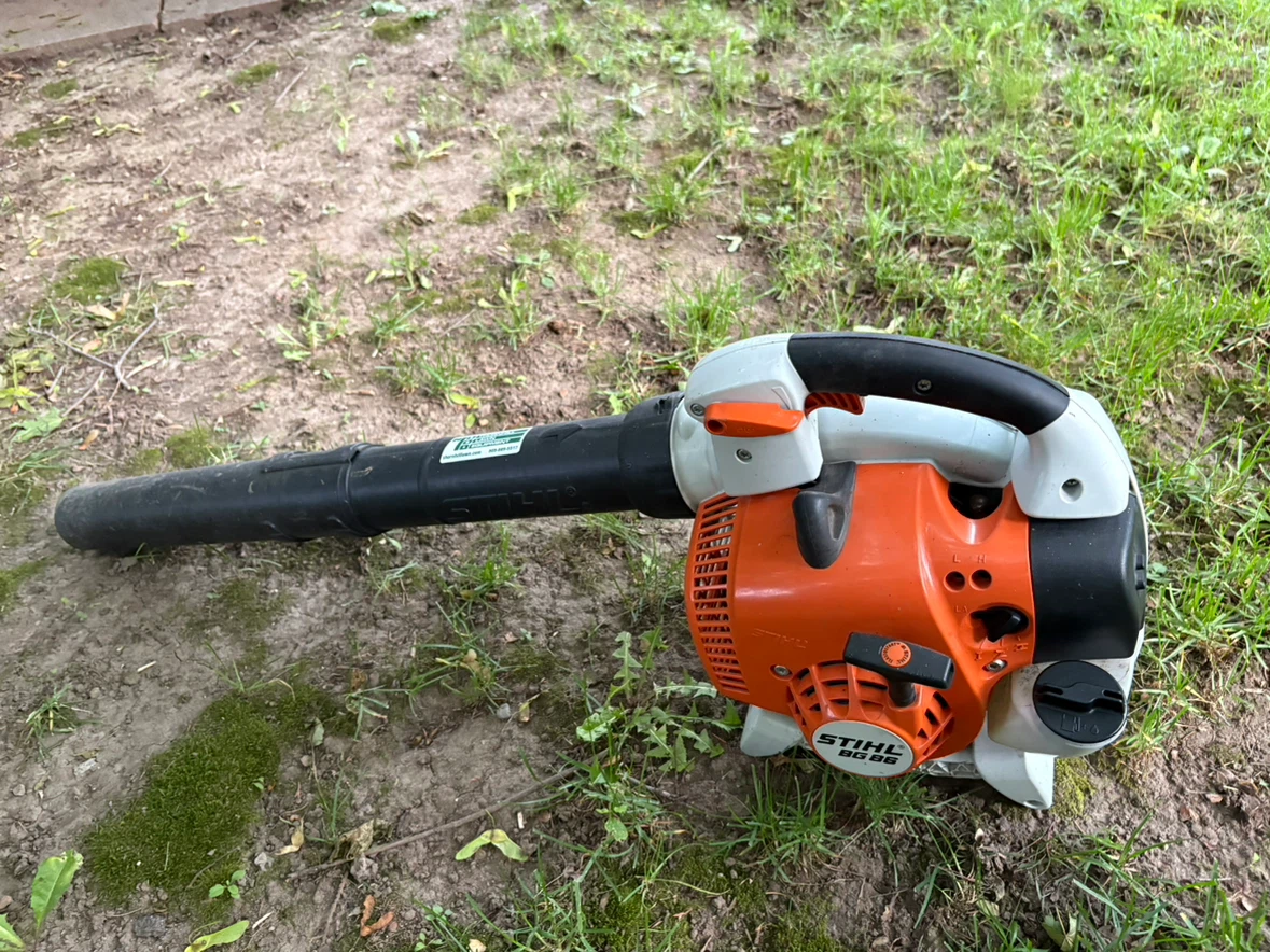 Stihl BG 86 Leaf Blower - photo 2