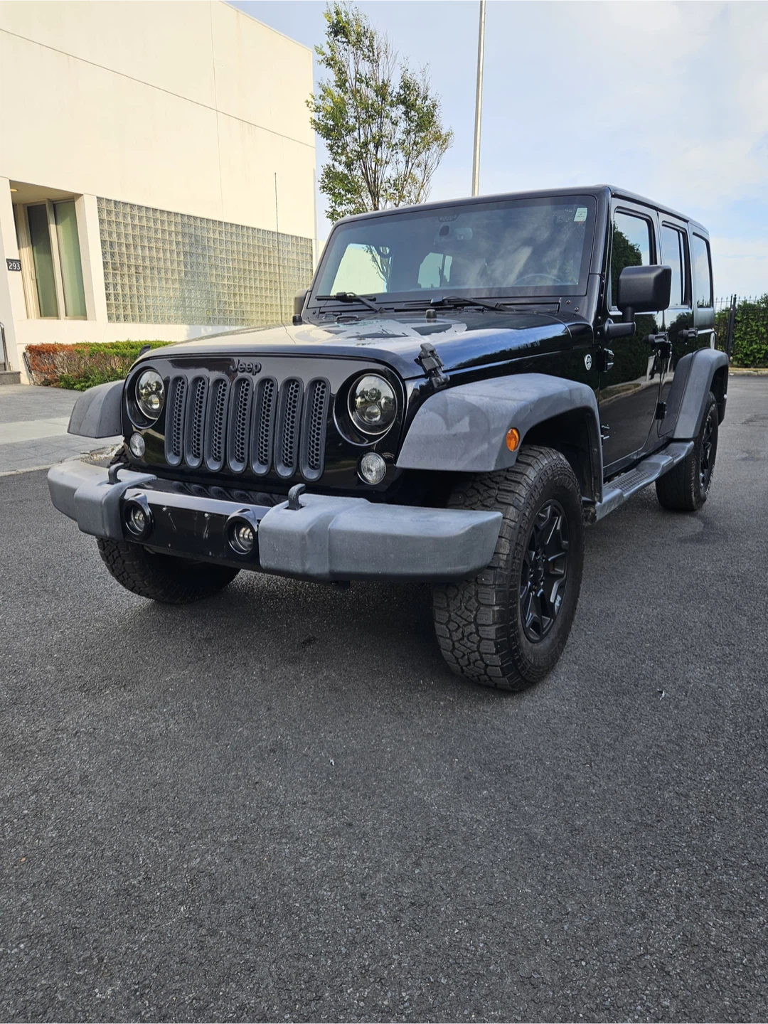 Black Jeep Wrangler 4-Door - photo 2