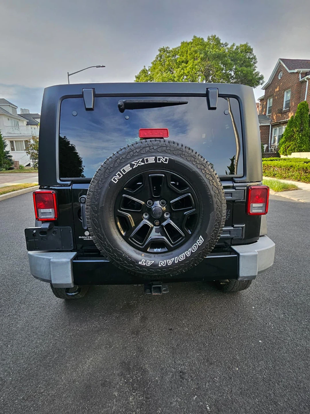 Black Jeep Wrangler 4-Door - photo 3
