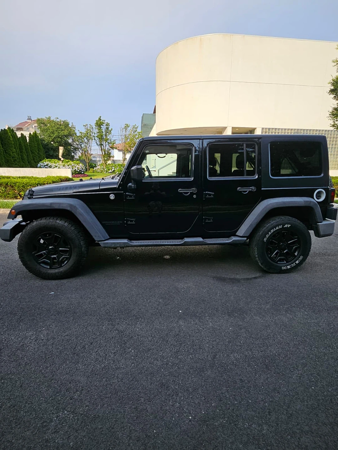Black Jeep Wrangler 4-Door - photo 4