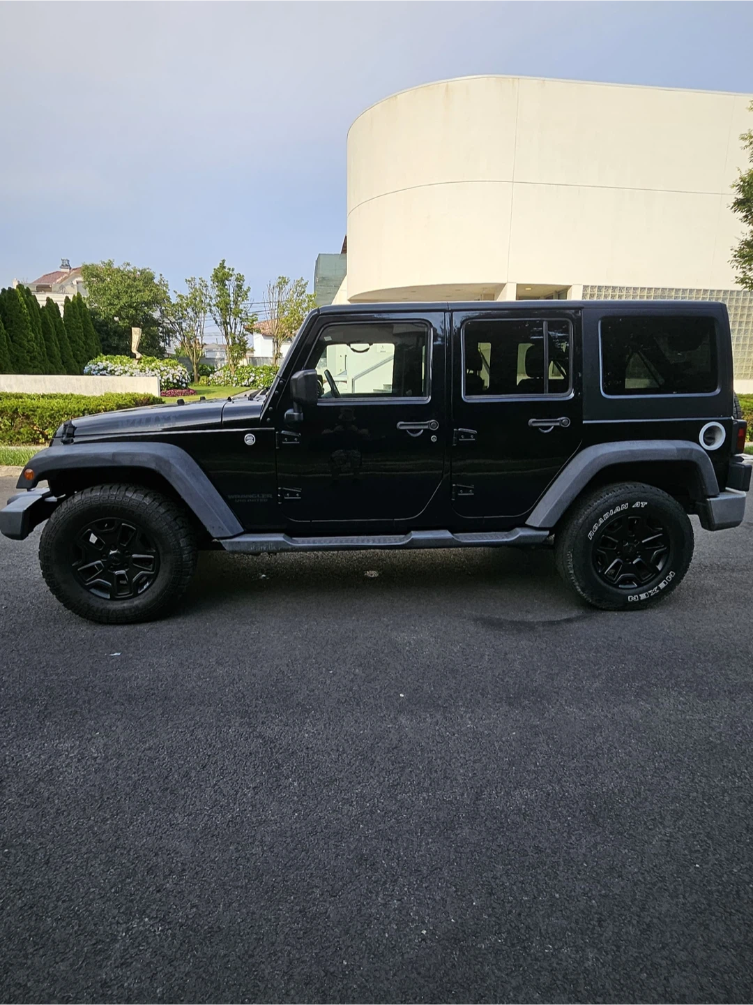 Black Jeep Wrangler 4-Door - photo 5