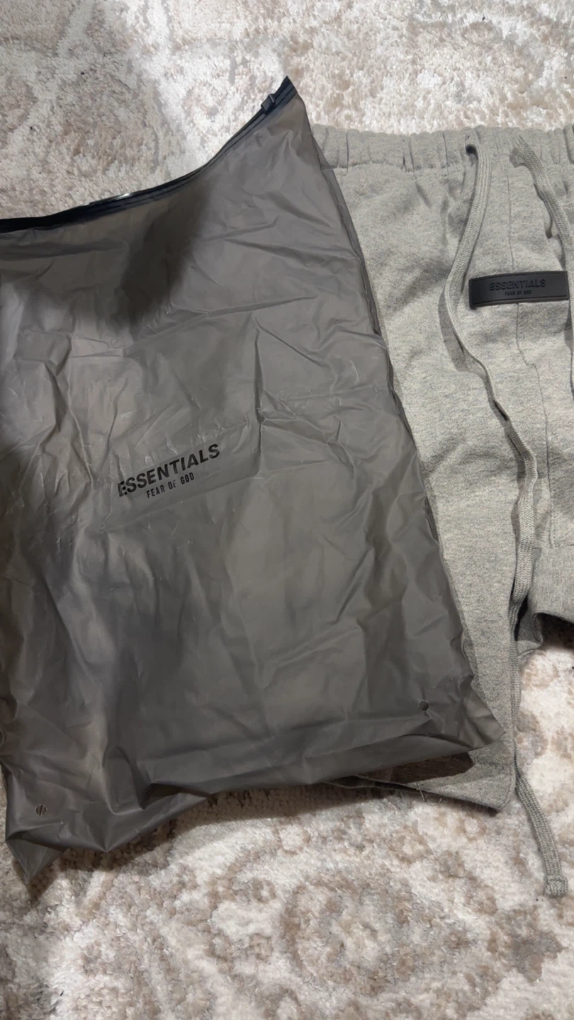 Essentials Fear of God Sweat Shorts Medium Grey - photo 2